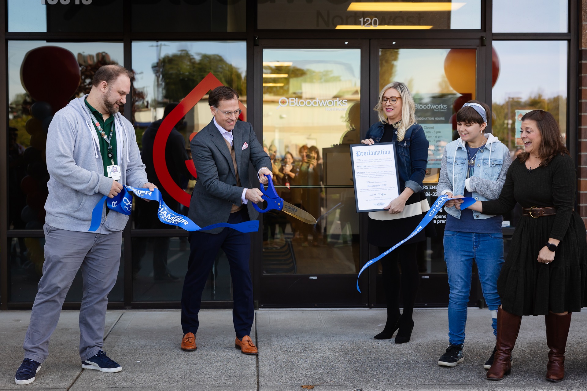 Bloodworks CEO Curt Bailey cuts the ribbon at the Puyallup Donor Center Grand Opening